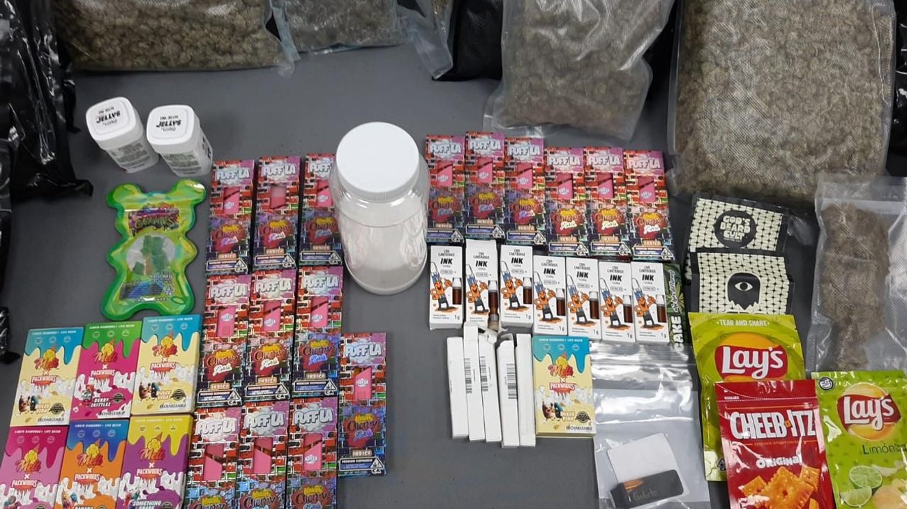 Decomisan mariguana en paquetería en Santa Catarina