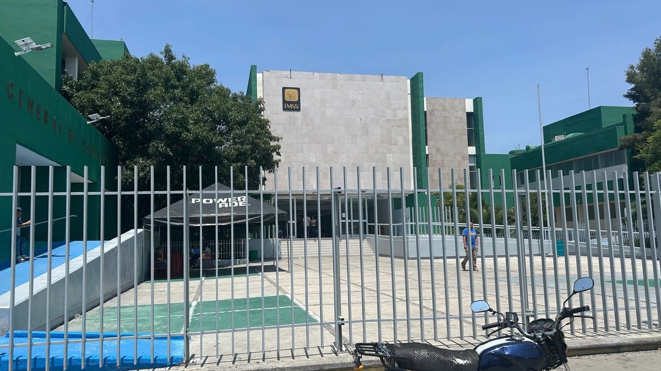 IMSS responde ante denuncia de mujer tirada afuera de Urgencias