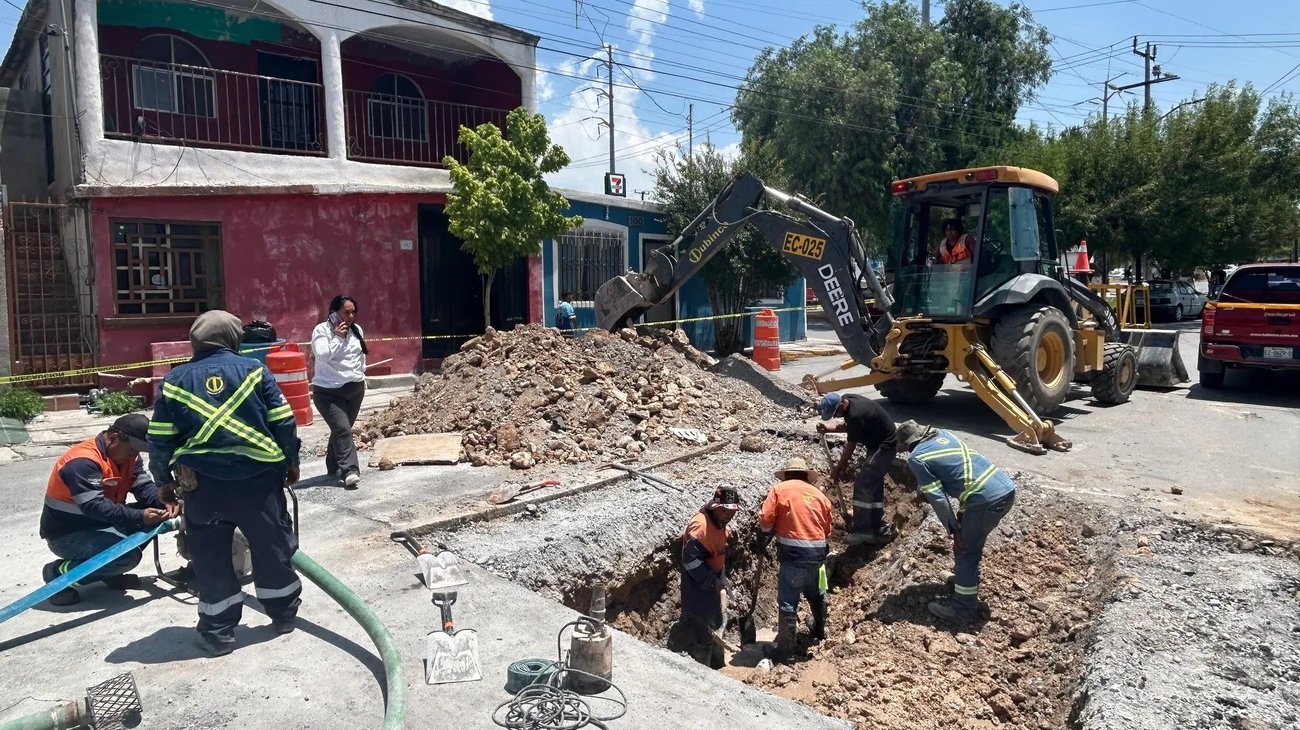 Reparan fuga que causó hundimientos en la colonia Fidel Velázquez