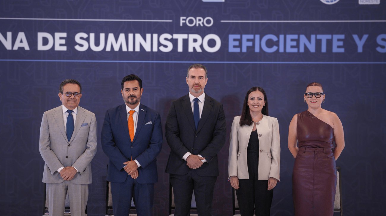 Presenta Adrián estrategias para fortalecer el comercio exterior