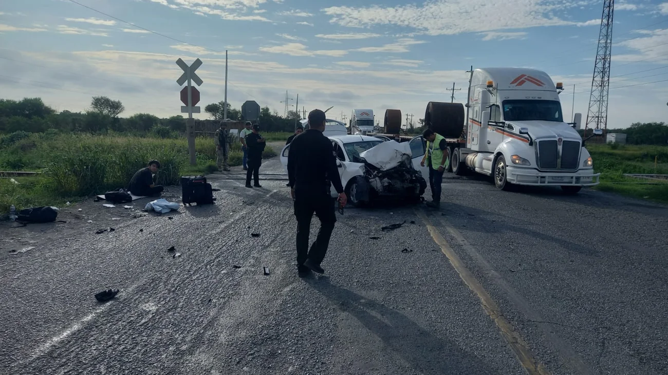 Carretera Victoria-Monterrey suspendida por accidente ferroviario