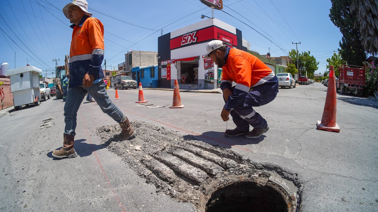 Reemplazan red sanitaria colapsada tras reportes en Ramos Arizpe
