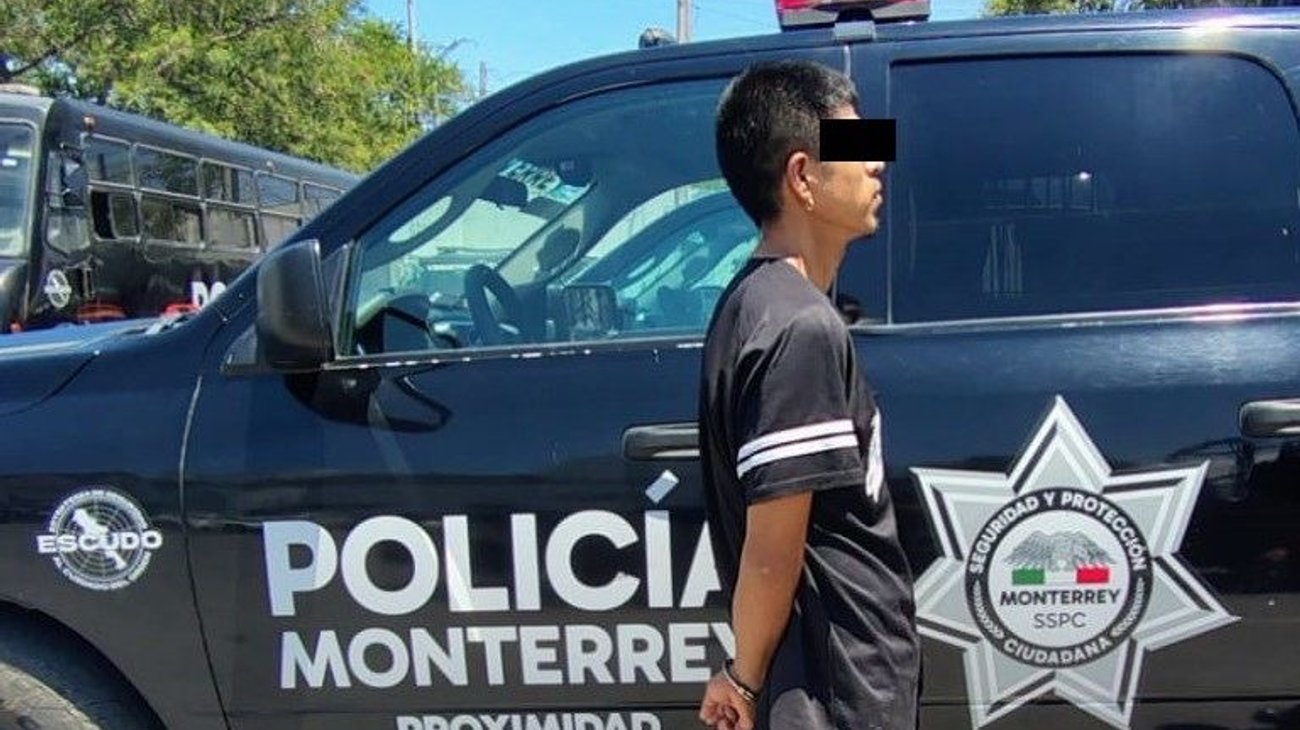 Detienen a hombre por presunto acoso en camión de Monterrey