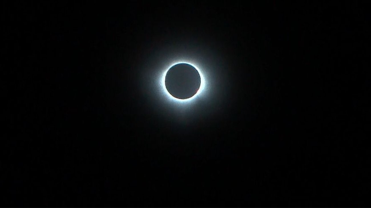  Ausentismo escolar en NL por eclipse solar total