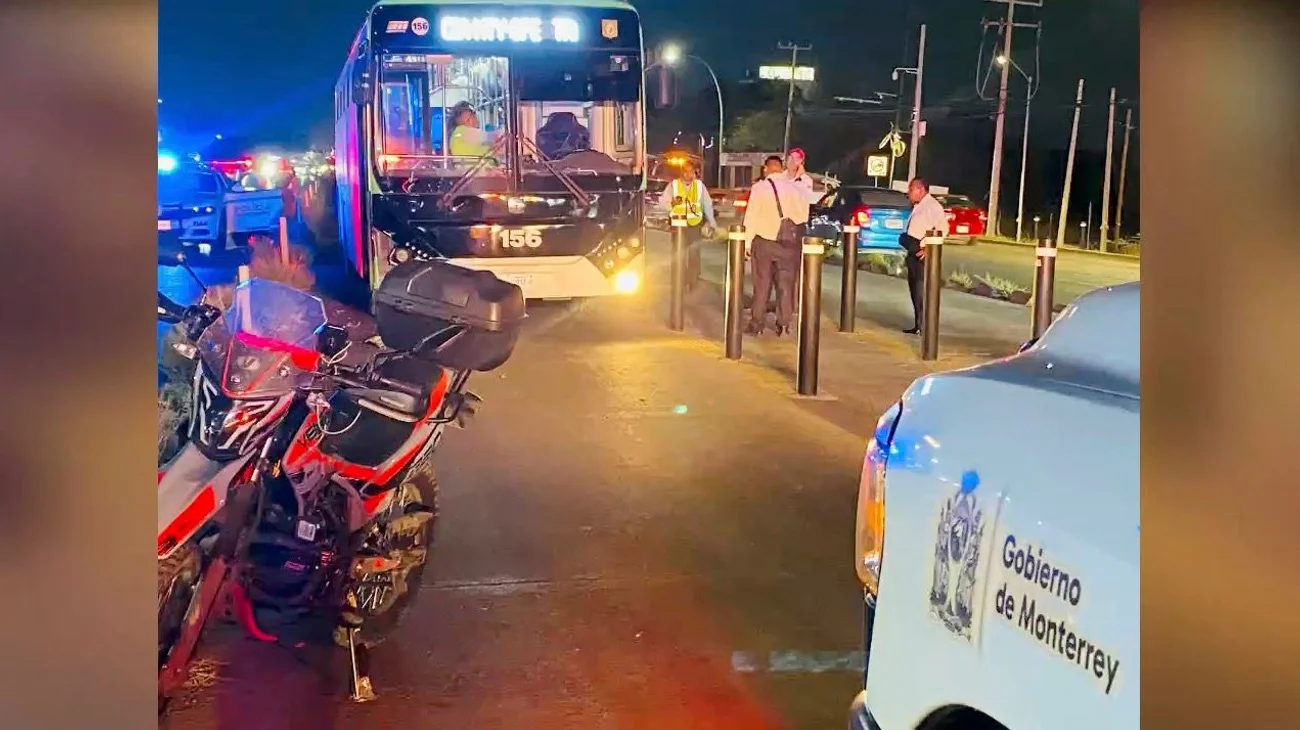 Motociclista termina arrollado por Ecovía tras presunto 'cerrón'