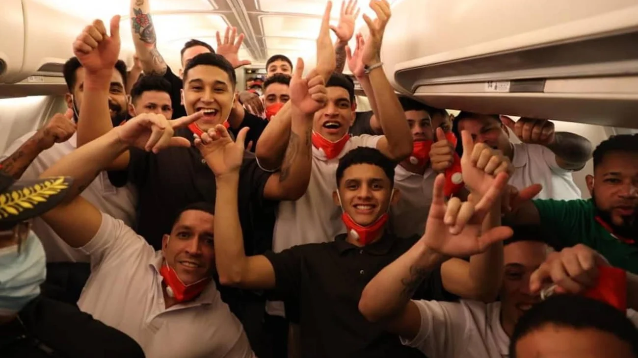 Venezuela recibe detenidos de El Salvador y libera presos