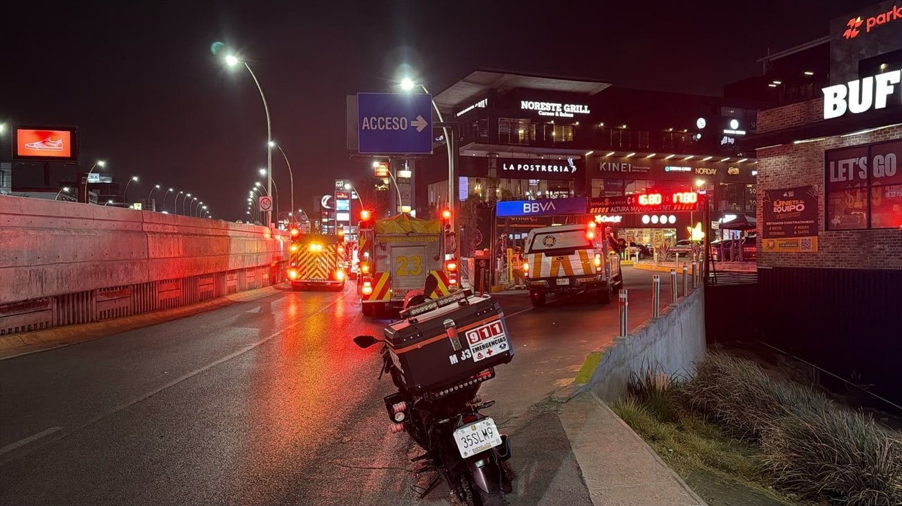 Desalojan 227 personas por incendio en restaurante en Park Point