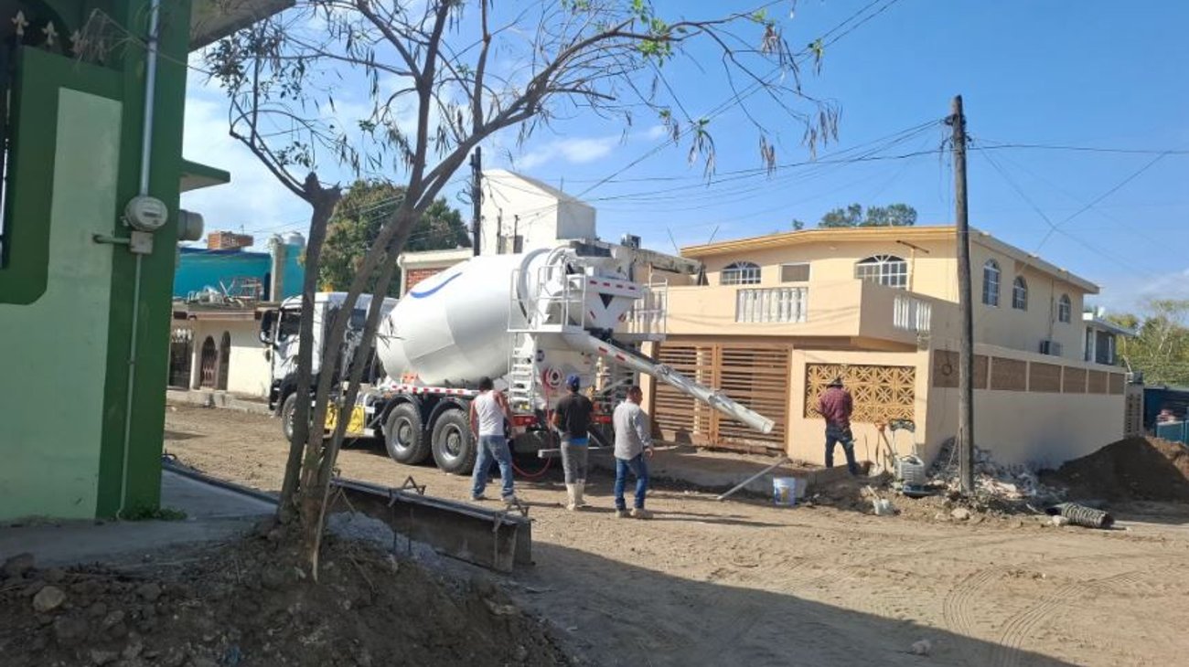 Menor cae a alcantarilla abierta y se salva de morir asfixiado