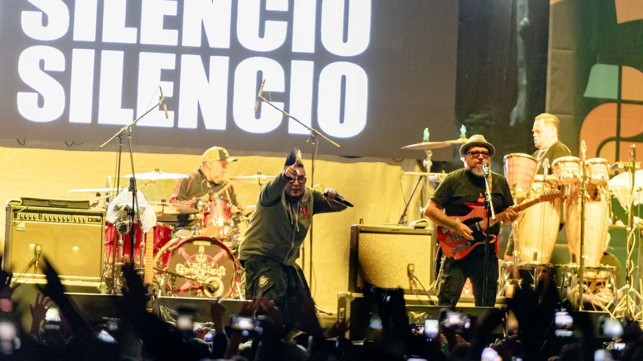 Resuena NL al ritmo de 'El Gran Silencio' en Los Pinos