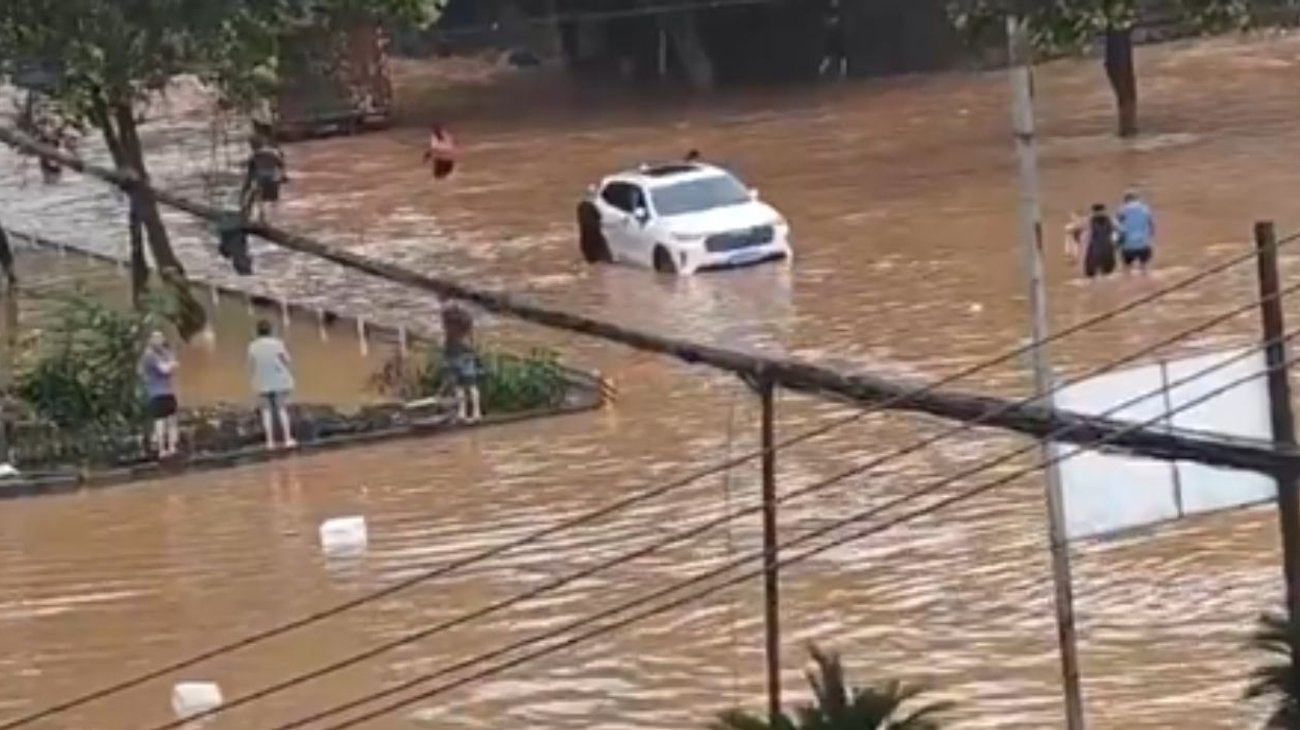 Inundaciones en China dejan 3 muertos y 17 desaparecidos