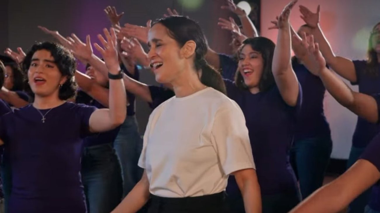 Canta Julieta Venegas canción mundialista presentada por la CDMX 