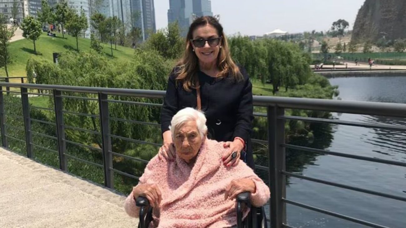 Condenan a enfermera que maltrató a abuela de Laura Zapata