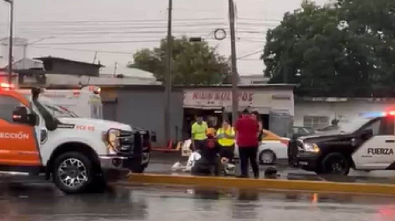 Motociclistas lesionados tras choque múltiple en Monterrey