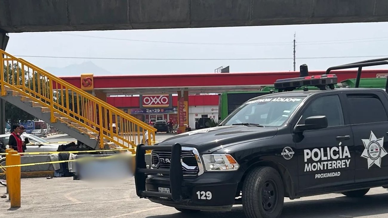 Localizan a hombre sin vida en estacionamiento de supermercado