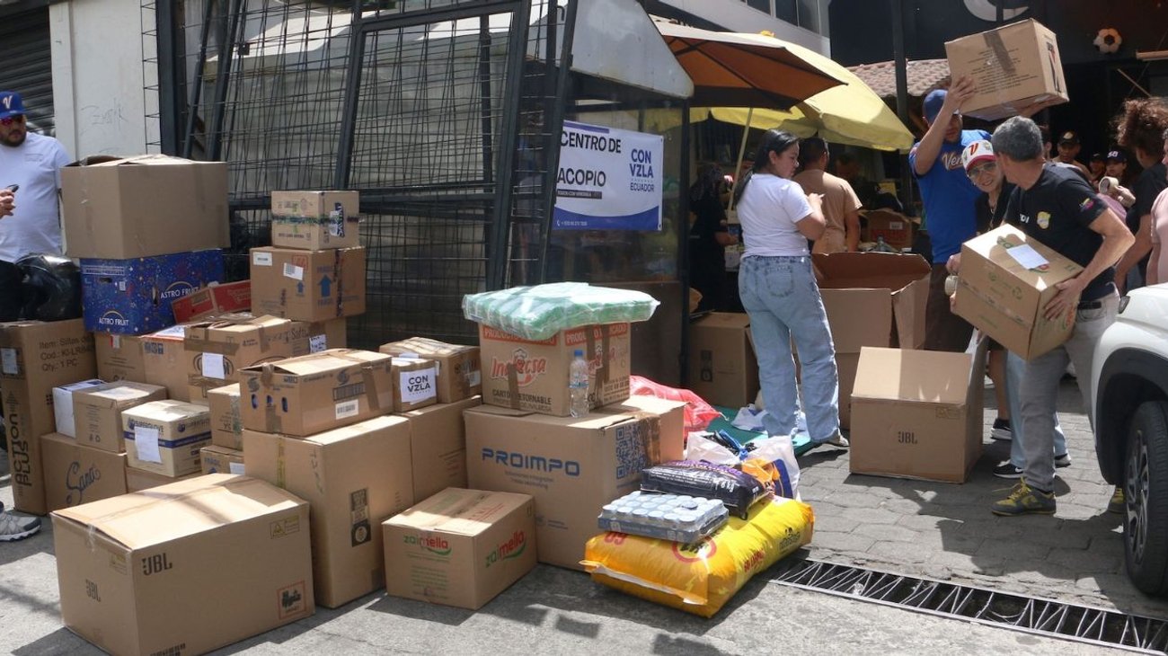 Habilita Ecuador centros de acopio para apoyar a venezolanos