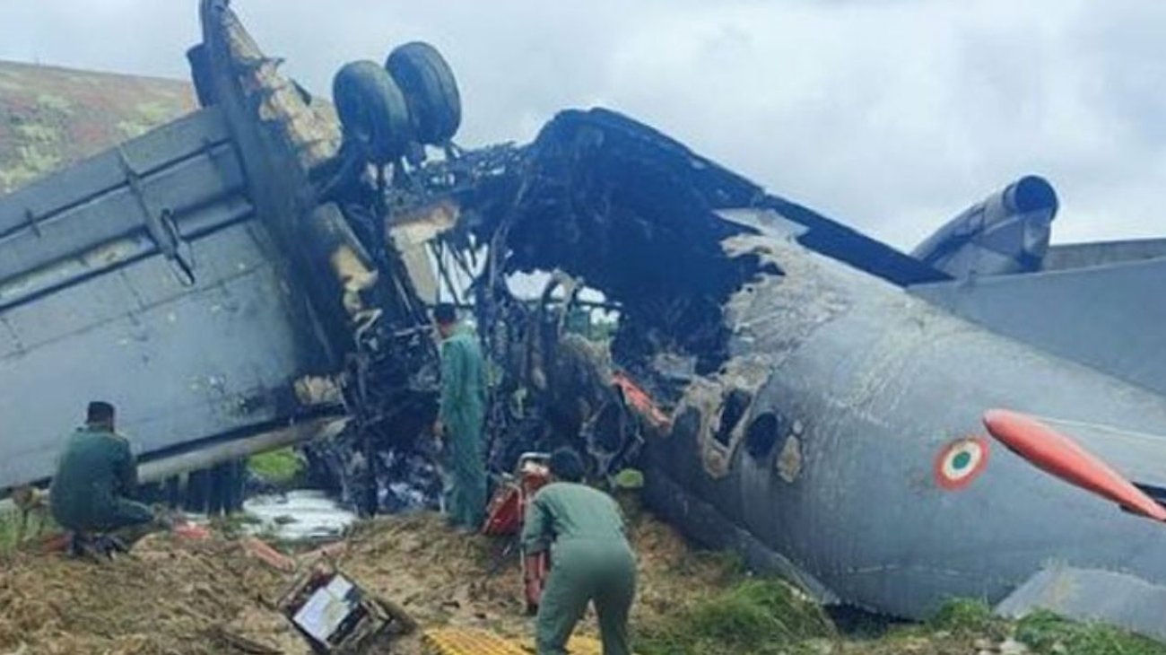 Mueren cinco militares tras desplome de avión en India