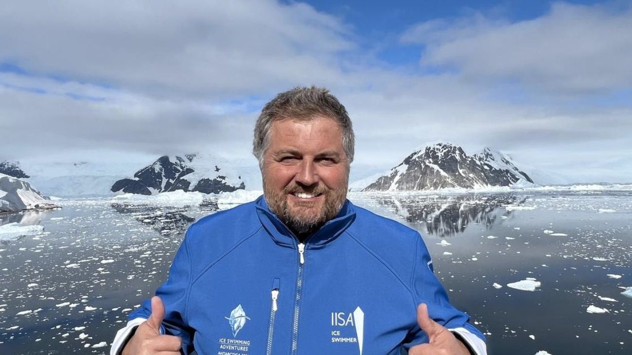 El nadador francés Stievenart desafía las aguas antárticas