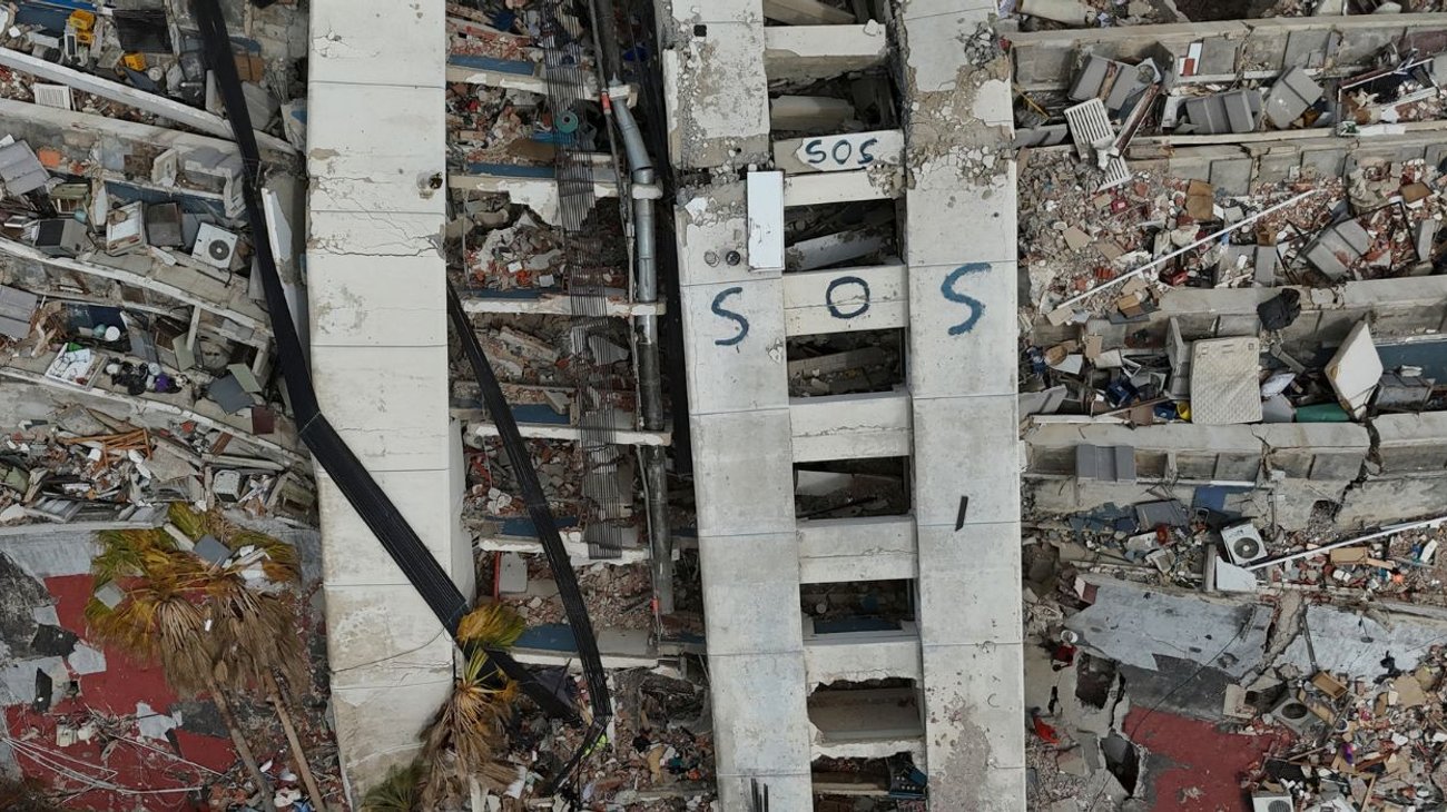 Elevan a 6,438 cifra de muertos por doble terremoto de Venezuela