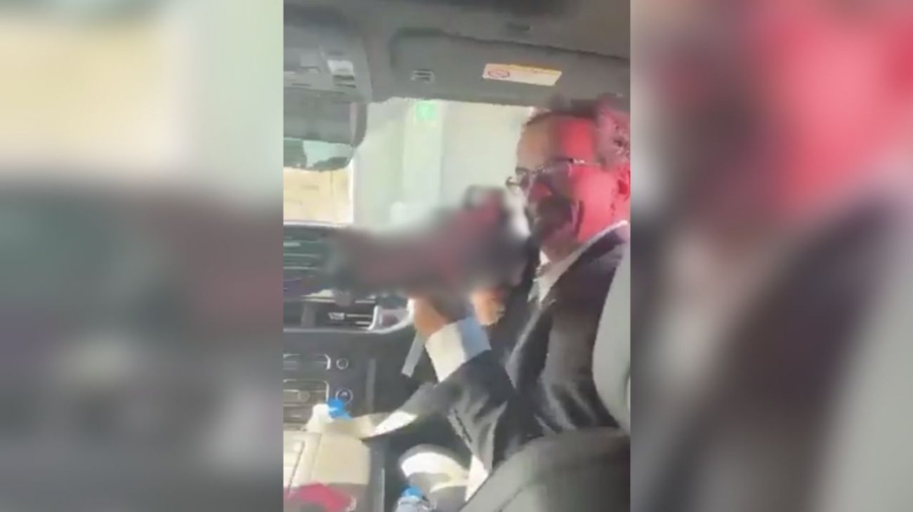 Embajador británico en México despedido por video con rifle