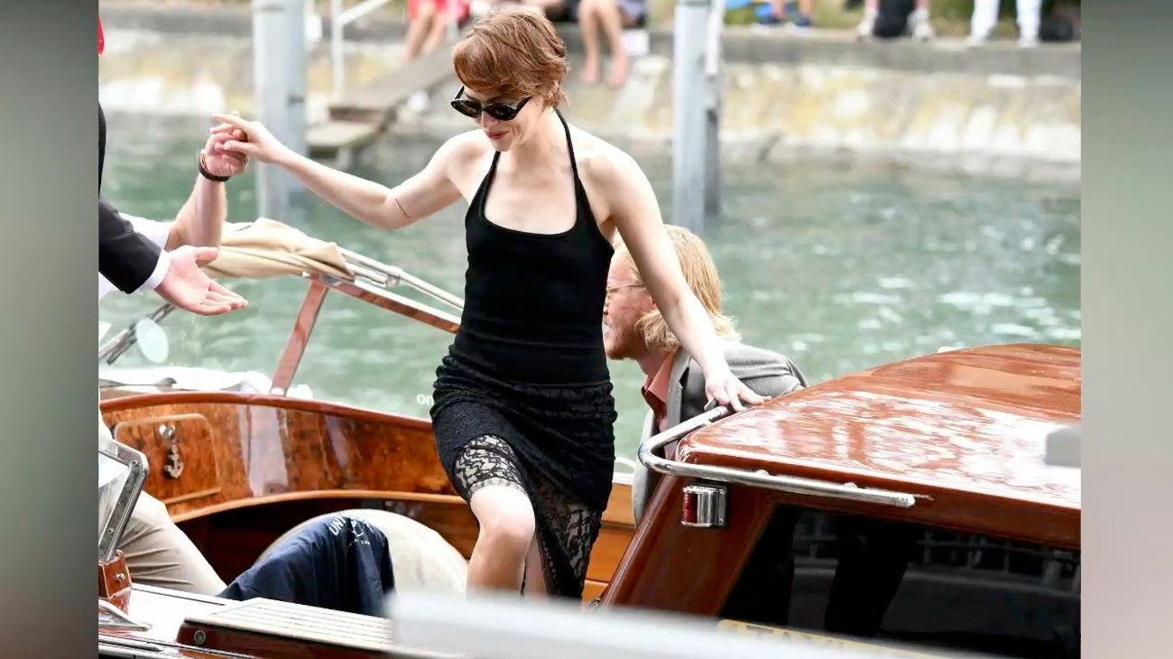 Emma Stone brilla en Venecia; reconoce creer en extraterrestres 