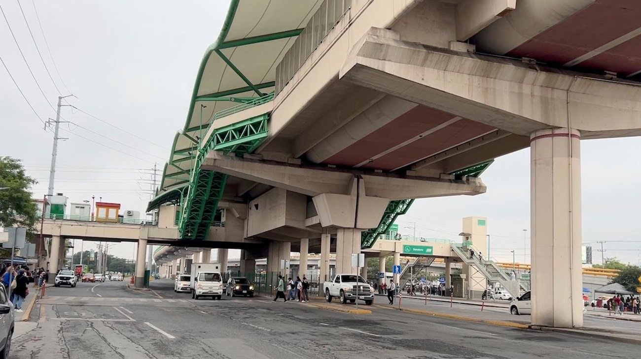 Empuja a mujer en el Metro Sendero; queda detenido