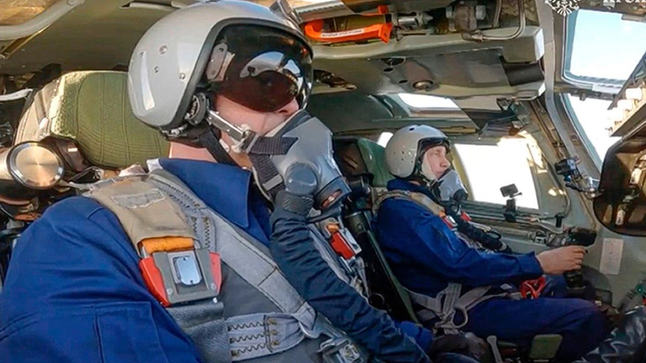 en_bombardero_estrategico_nuclear_putin_manda_mensaje_a_occidente_392c9a98de
