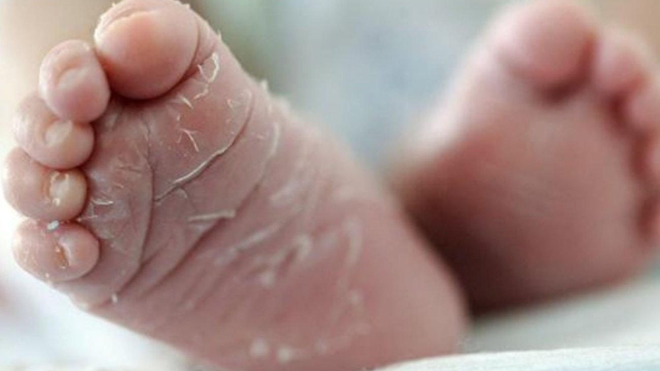 Hallan cuerpo de bebé decapitado en aguas negras