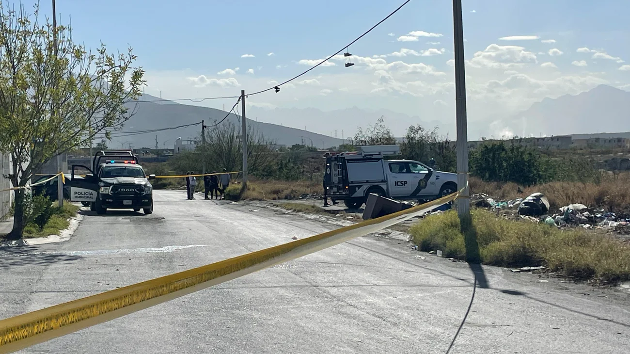 Encuentran cuerpo envuelto en plástico en García