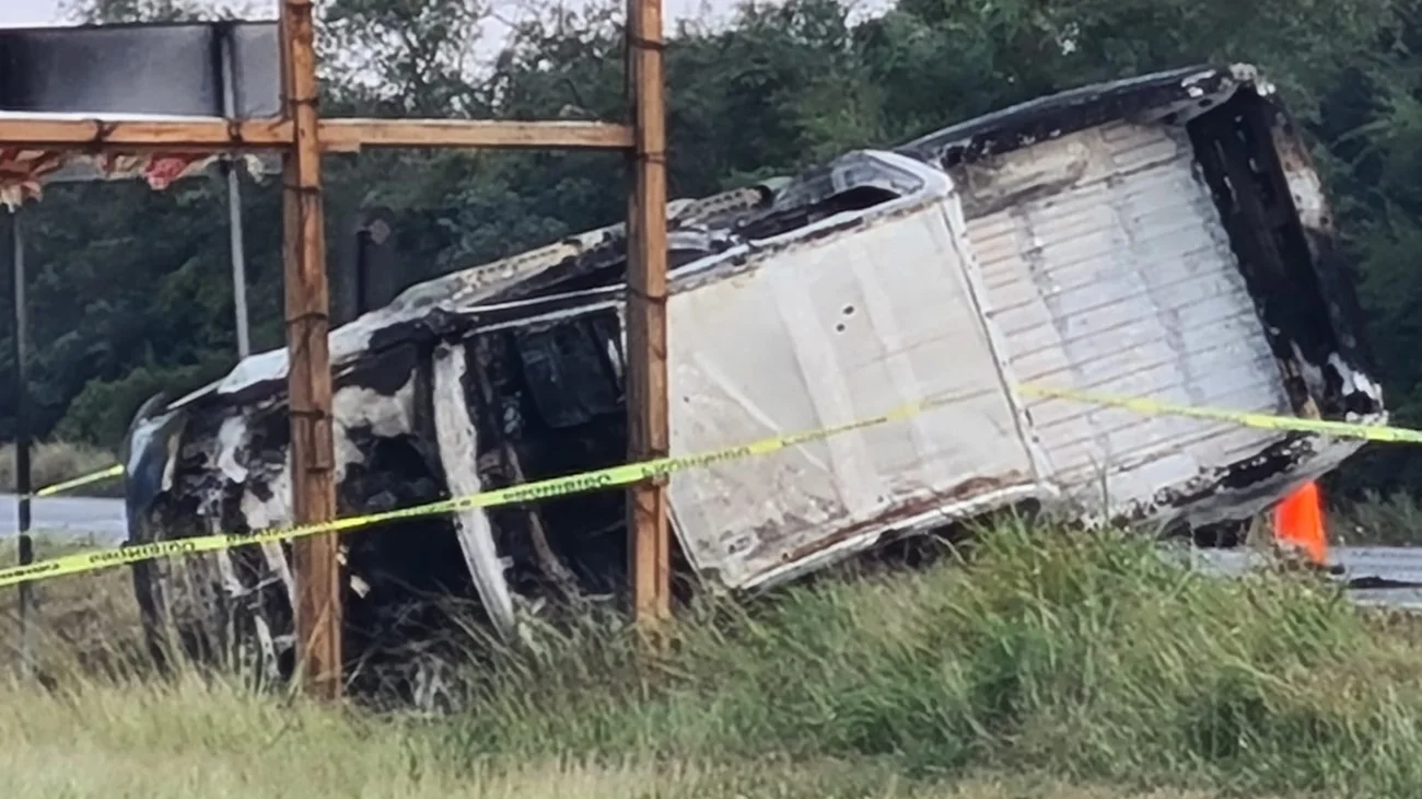 Balacera deja dos muertos y auto incendiado en Montemorelos