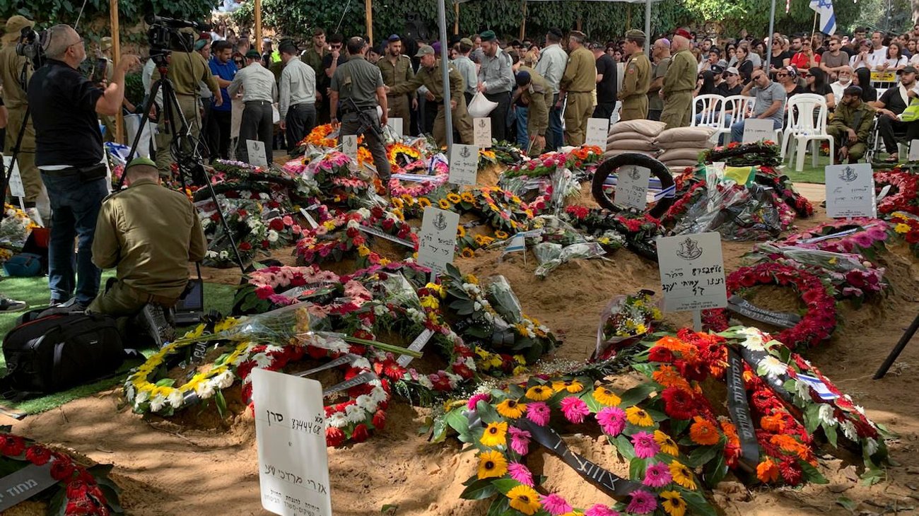Israel entierra a sus soldados caídos en la guerra con Hamás