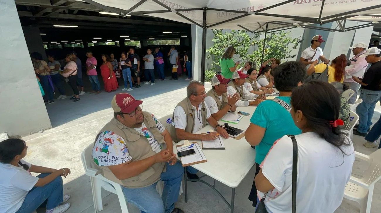 Sigue entrega de apoyos federales a damnificados por inundaciones