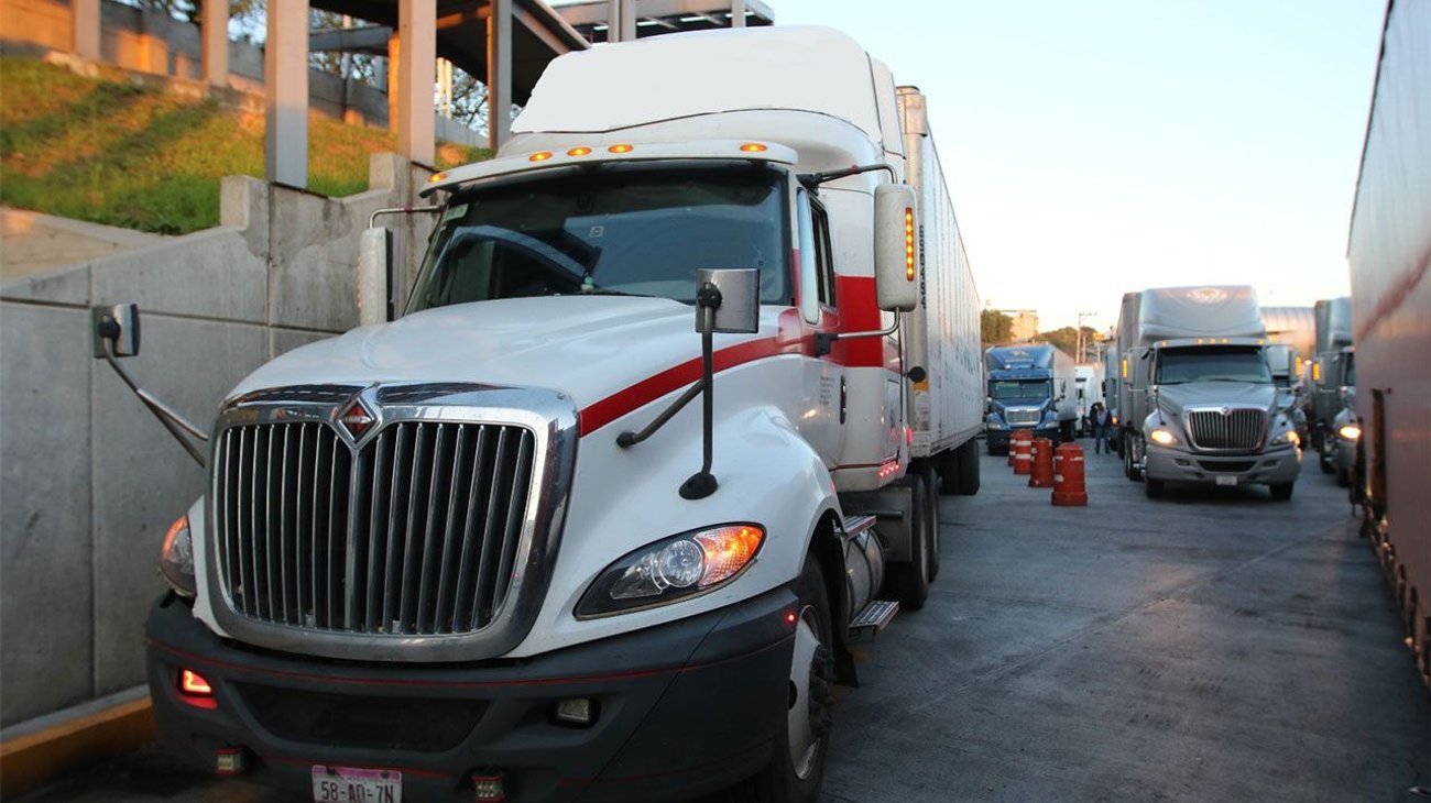 Entregan primeras despensas a damnificados por Otis