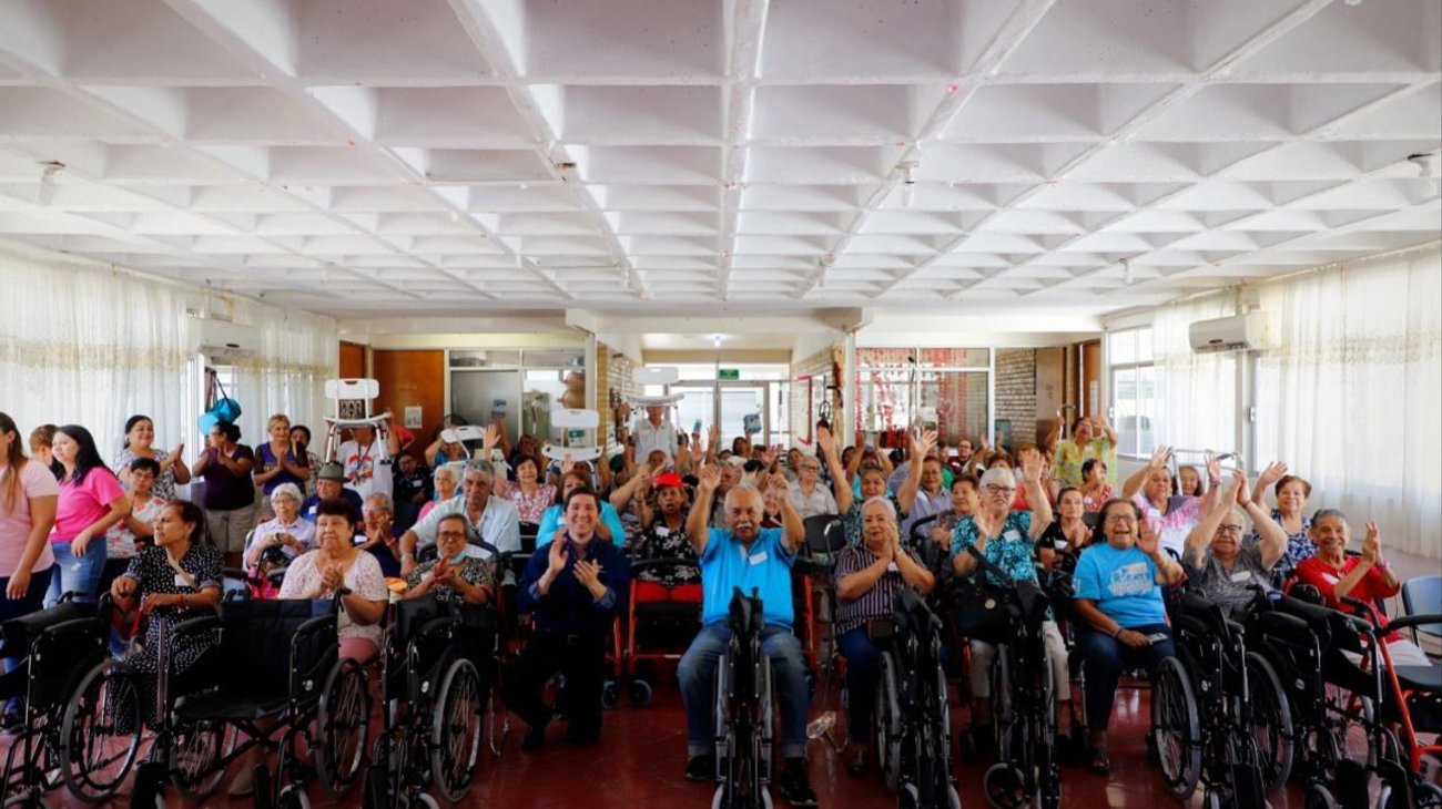 Entrega DIF Monterrey apoyos funcionales a adultos mayores
