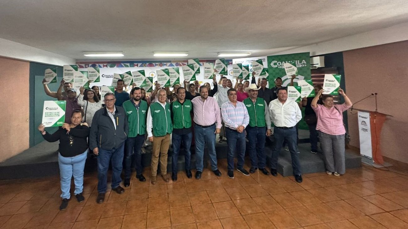 Entregan escrituras a 41 familias de Ramos Arizpe