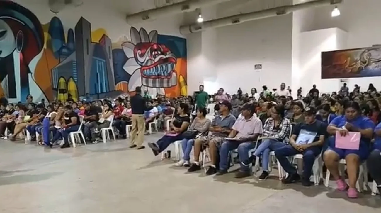 Afecta a más de 2 mil beneficiarios rezago en tarjetas de becas