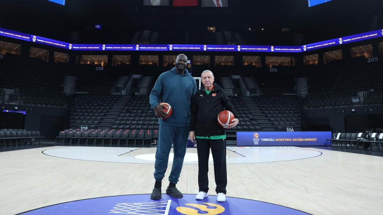 Presidente de Turquía se fotografía con Shaquille O'Neal