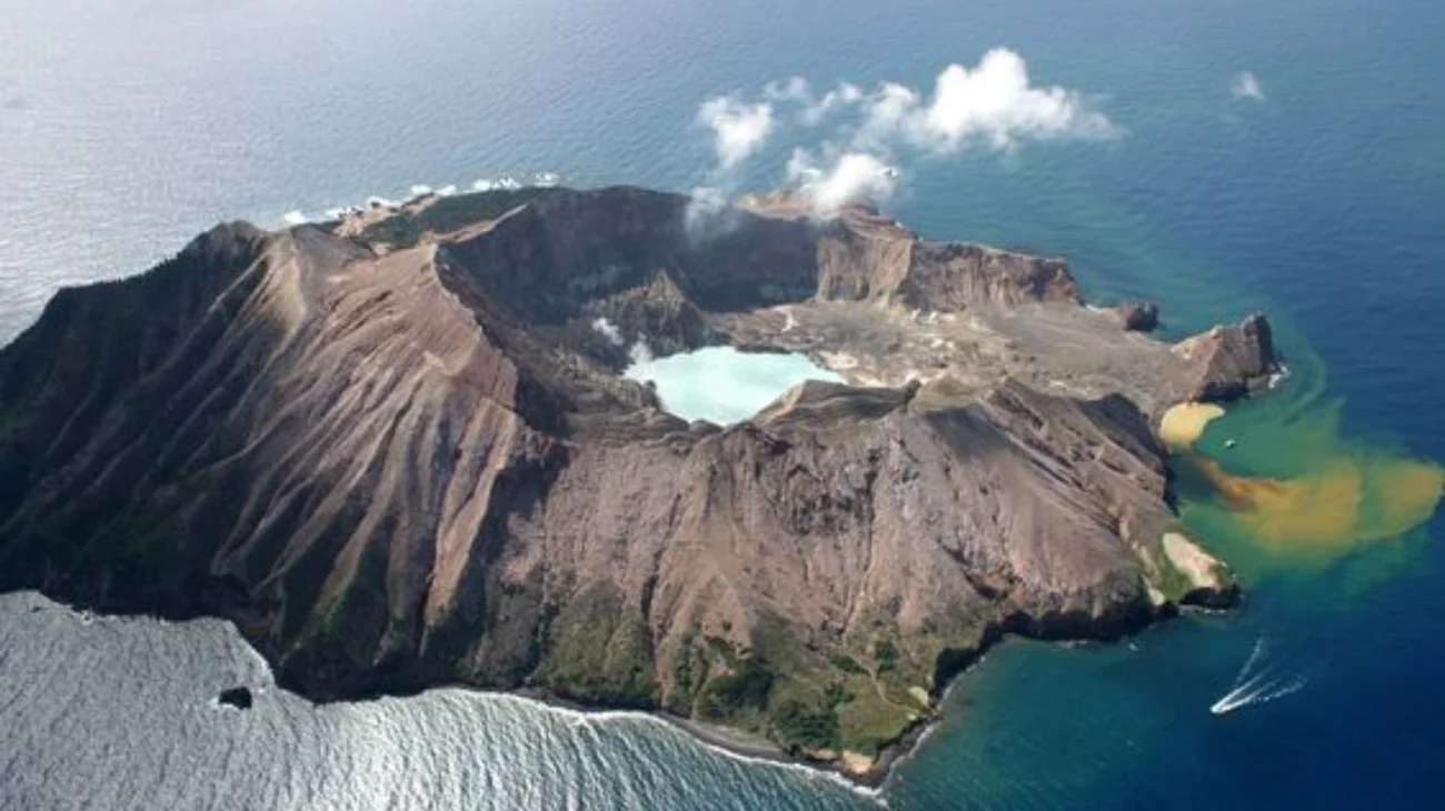 Erupción del Whakaari provoca cancelación de vuelos en NZ