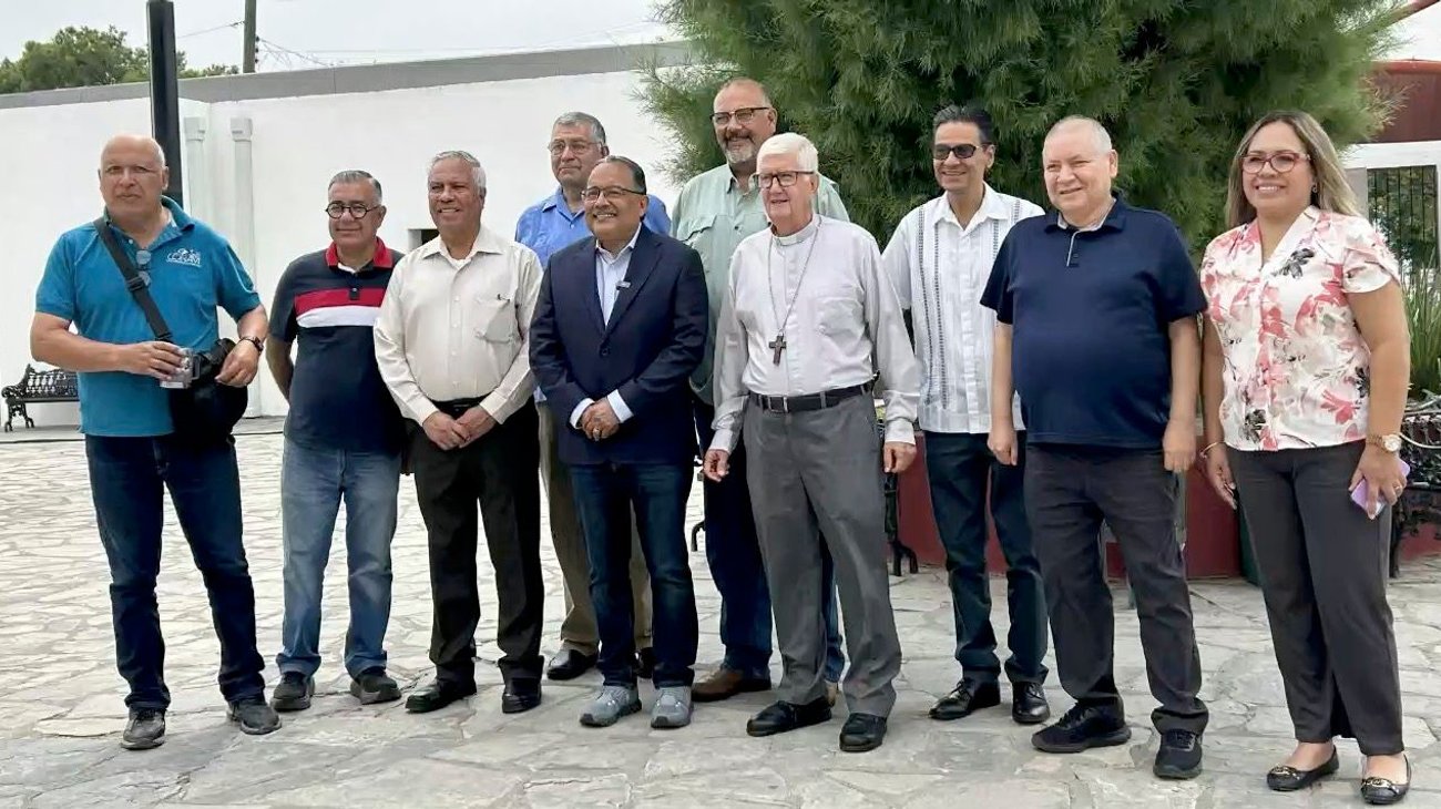 Entrega Mijes comodatos para construcción de 16 nuevos templos