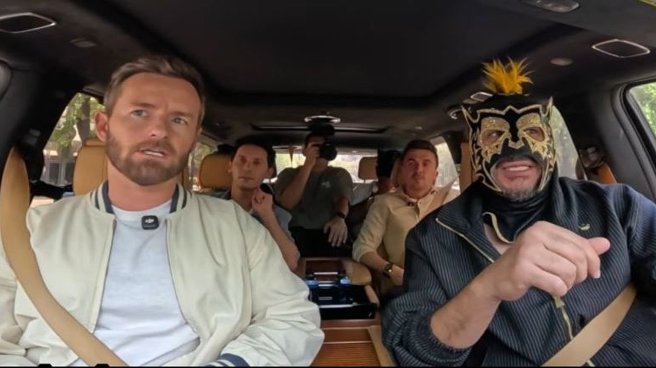 Escorpión Dorado incomoda a elenco de 'Malcolm' y desata críticas