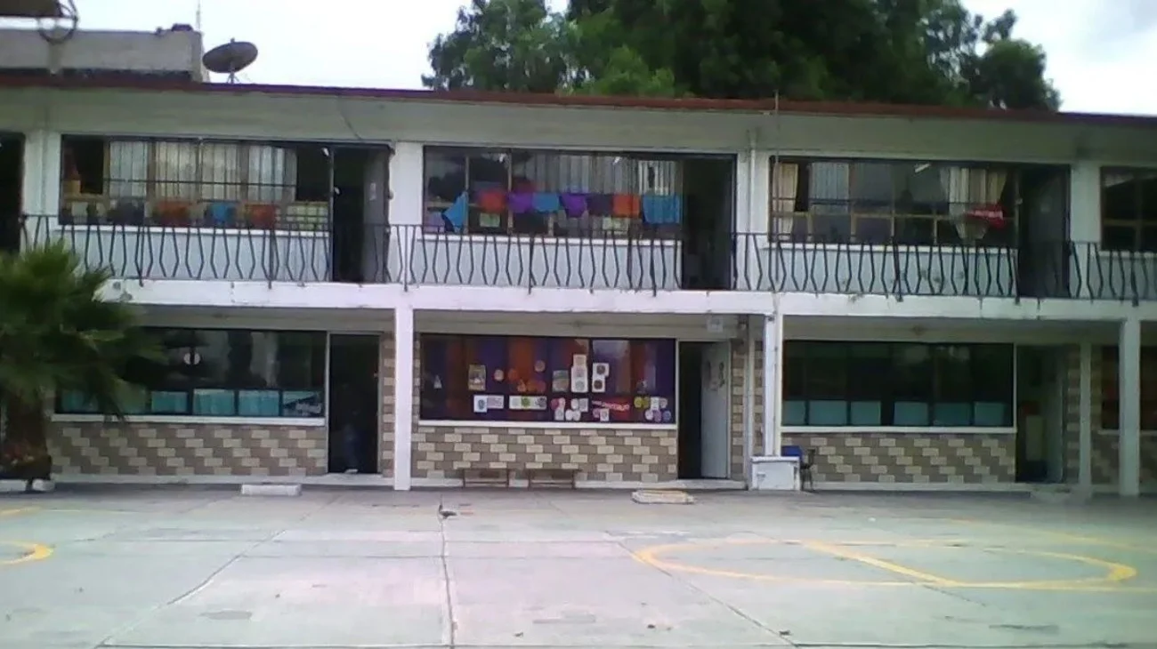 Maestro le promete departamento a su alumna de 12 años