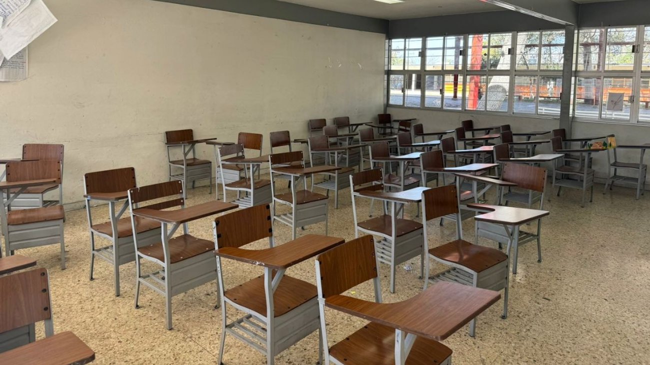 Escuelas adelantan salida tras fuertes vientos en Coahuila