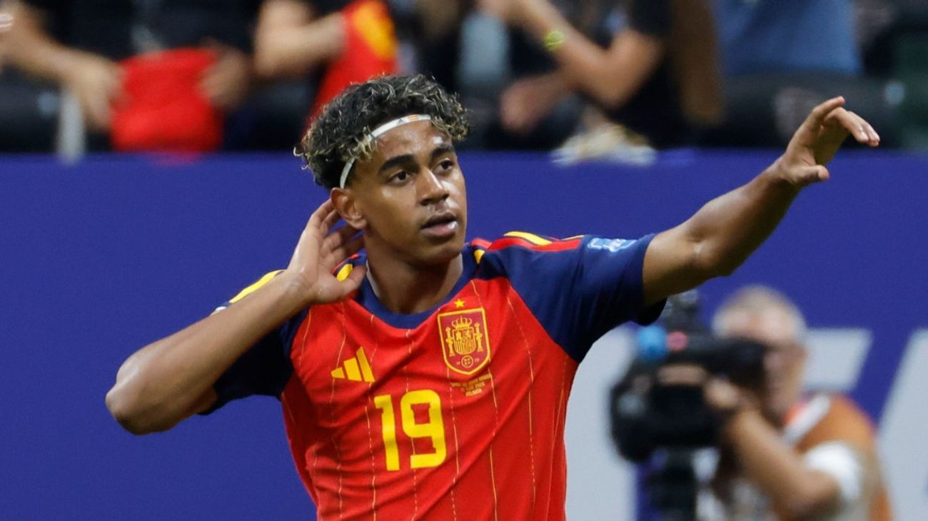 España despeja dudas al golear a Arabia Saudita en Mundial FIFA™