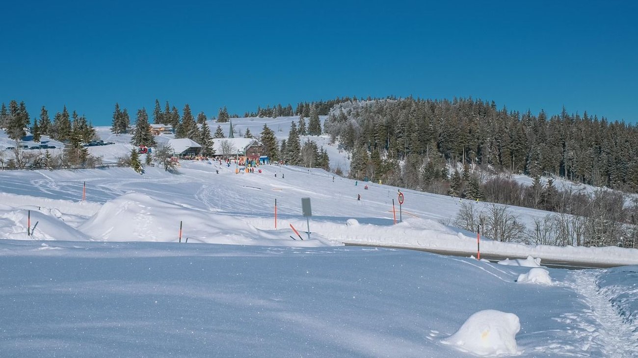 Un muerto y dos heridos por avalancha en centro de esquí suizo
