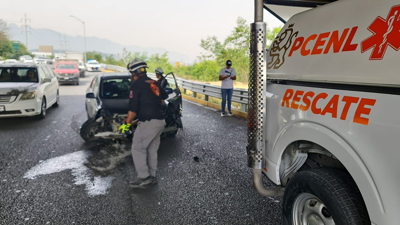 Estrellamiento en Morones Prieto deja una mujer lesionada