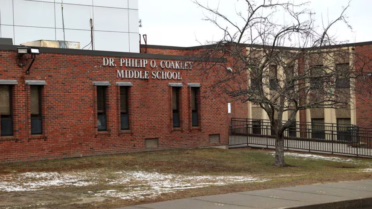 Detienen a niño de 12 años por amenaza de tiroteo en escuela