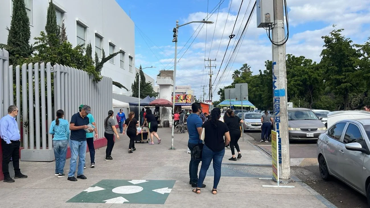 Evacúan hospital en Culiacán ante presunta amenaza de bomba