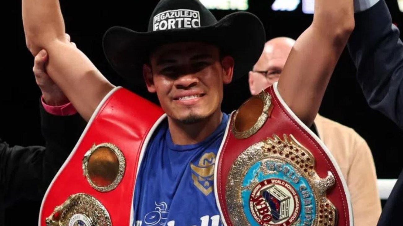 ‘Vaquero’ Navarrete unifica el superpluma tras vencer a Sugar