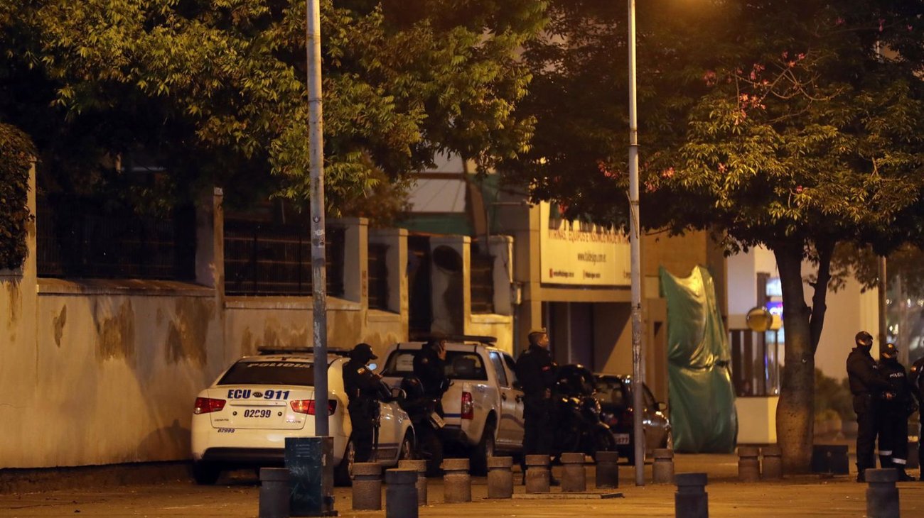 Exceso de fuerza en expulsión de embajadora de Ecuador: AMLO