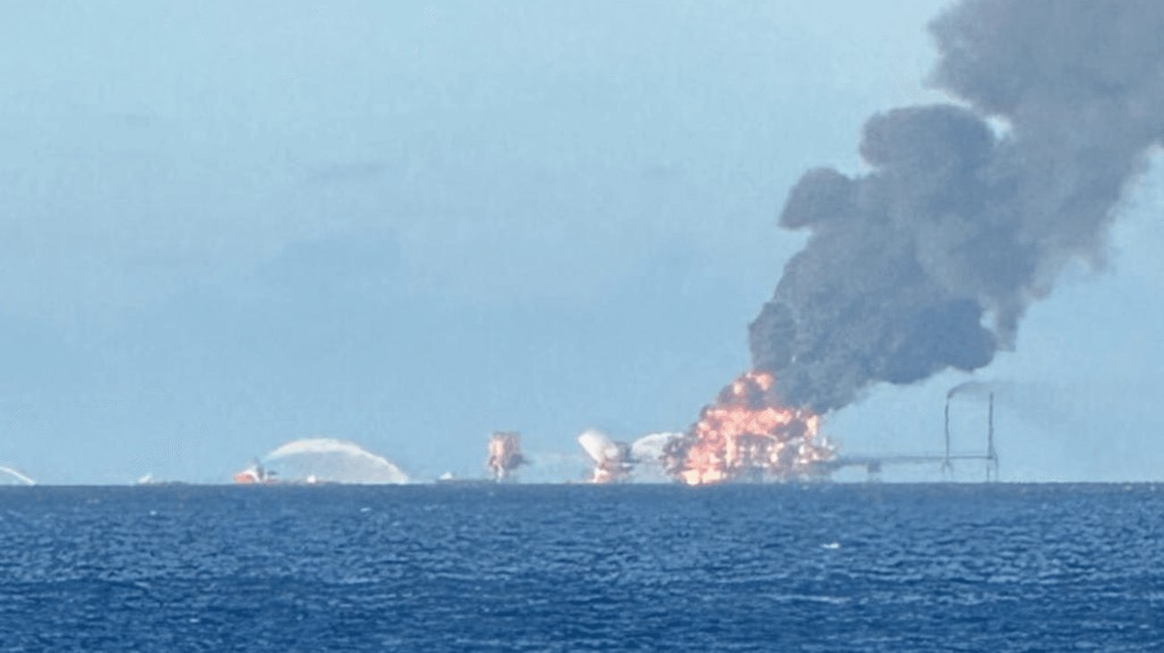 Explosión en plataforma de Pemex deja 3 desaparecidos