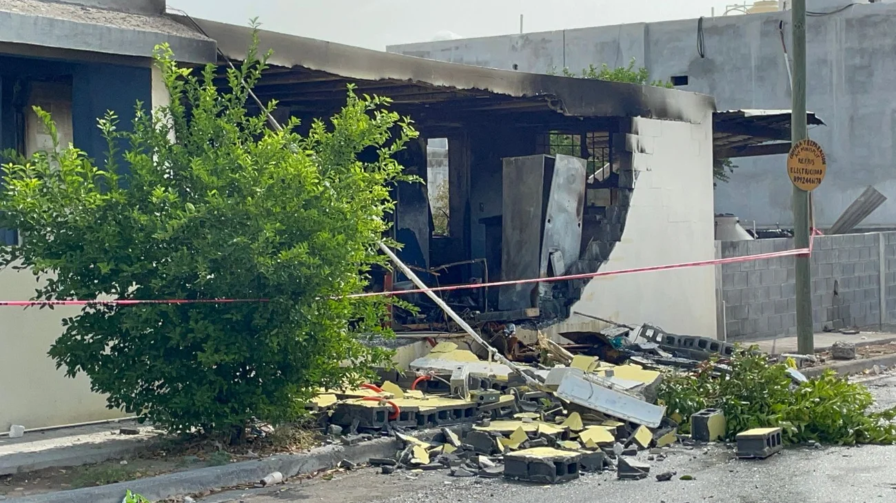 Explosión acaba con vivienda en colonia Hacienda las Fuentes